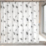 rideau douche moderne feuilles noires blanc semi transparent anneaux métalliques gris toilette
