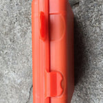 boîtes rangement voyage noires oranges beiges opaques pratiques robustes poignées empilablesextérieur camping