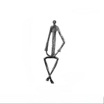 statues modernes minimalistes figures humaines assises noir texture brut forge lunettes livresintérieur