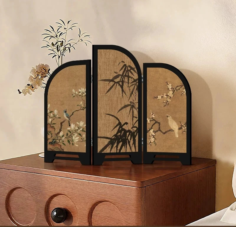paravent artisanal traditionnel fleurs oiseaux texture parchemin noir doré maison salon