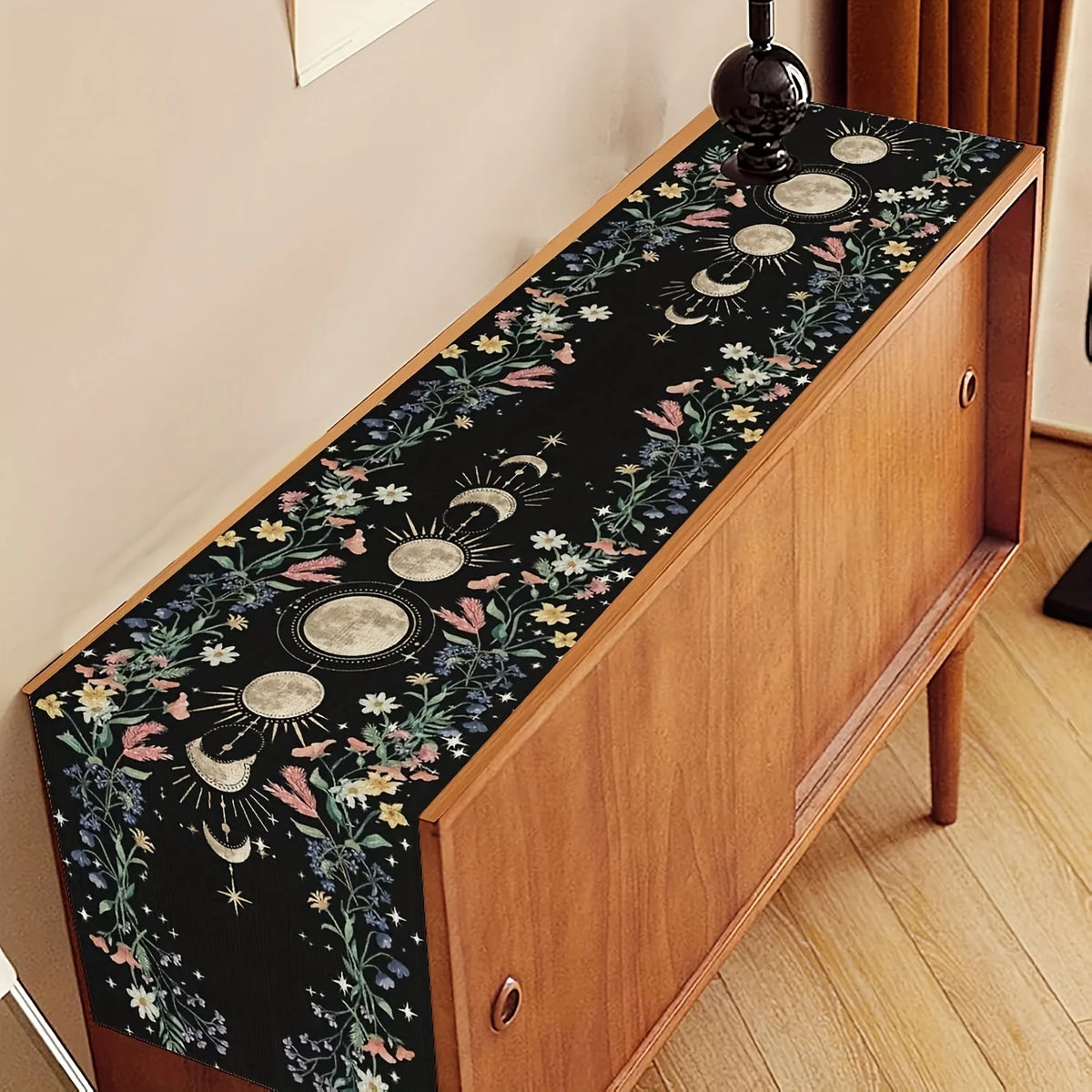 table table lin noir motif floral lunaire bohème mystique étoiles phases lune