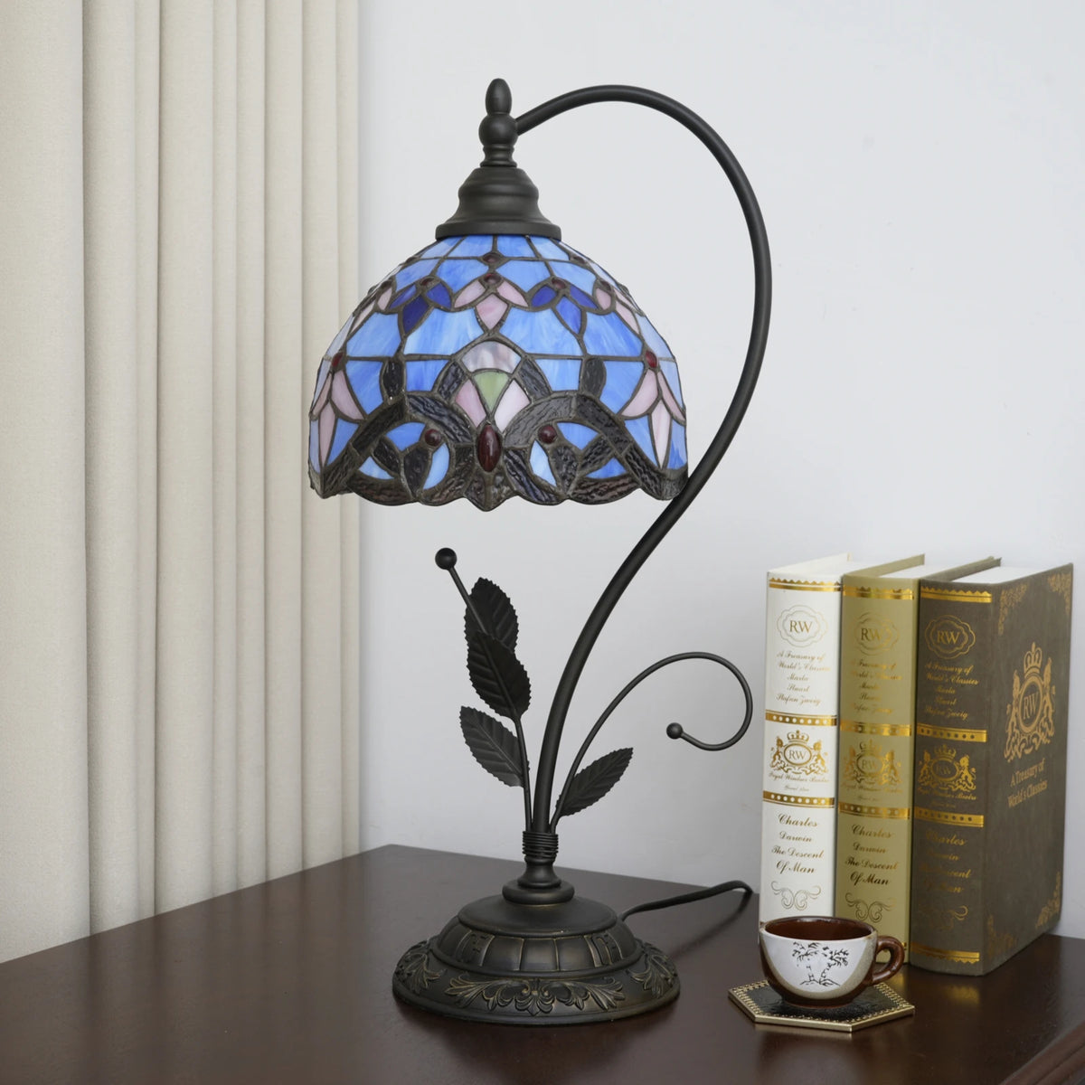 lampe table art nouveau tiffany bleu blanc rouge motifs floraux vitrail opacité interrupteur poussoir