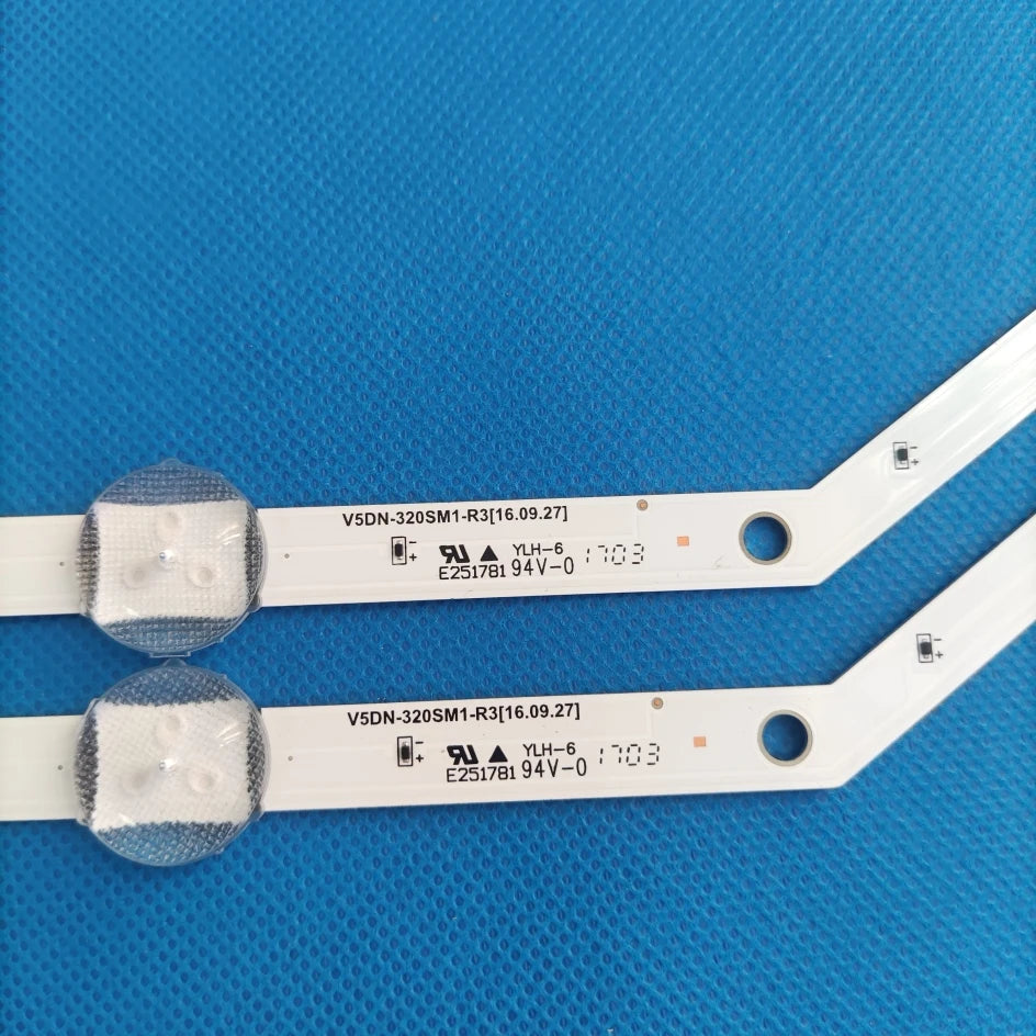 barre lumineuse led blanc moderne adhésif 620mm rectiligne lisse opaqué connecteurs électriques