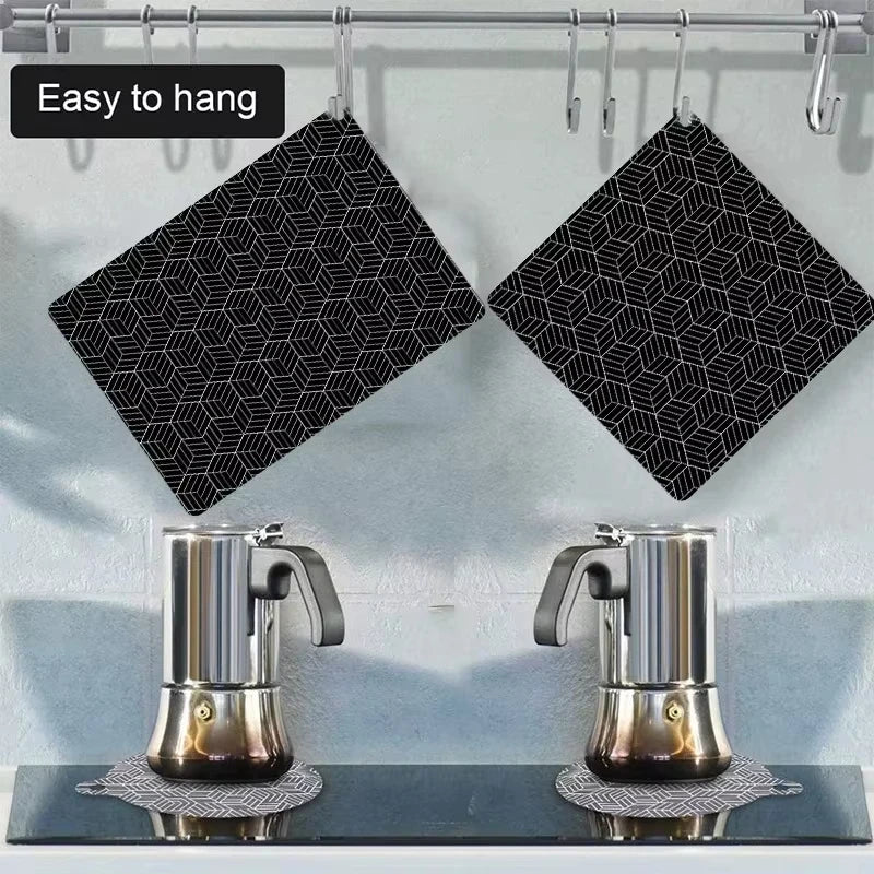 tapis protection silicone induction moderne noir blanc motif cubes adhésif cuisine
