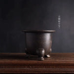 cache pot marron foncé texture mat opacité classique porcelaine fleuri intérieur extérieur decoration jardin