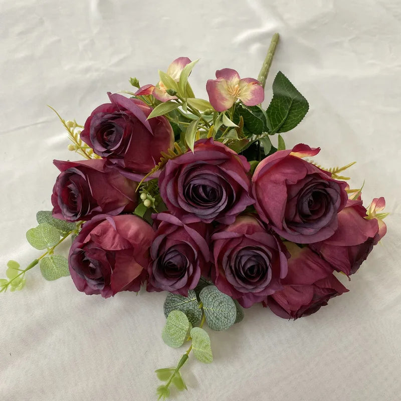décoration maison bouquet roses artificielles couleurs variées feuilles vertes élégantes anniversaire événement