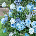 arche fleurie bleue romantique mariage anniversaire baby shower décoration intérieure soie hortensias roses feuillage