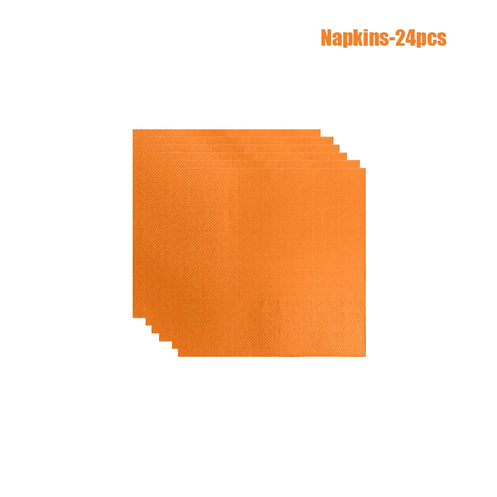 assiettes papier orange serviettes gobelets nappe table moderne événement anniversaire mariage baptême