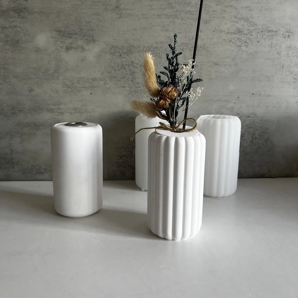 silicone vase blanc motif texturé moderne décoration fleurs séchées herbes branches
