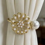boucles rideau or blanc classiques anneaux dorés fleurées chambre coucher vintage français