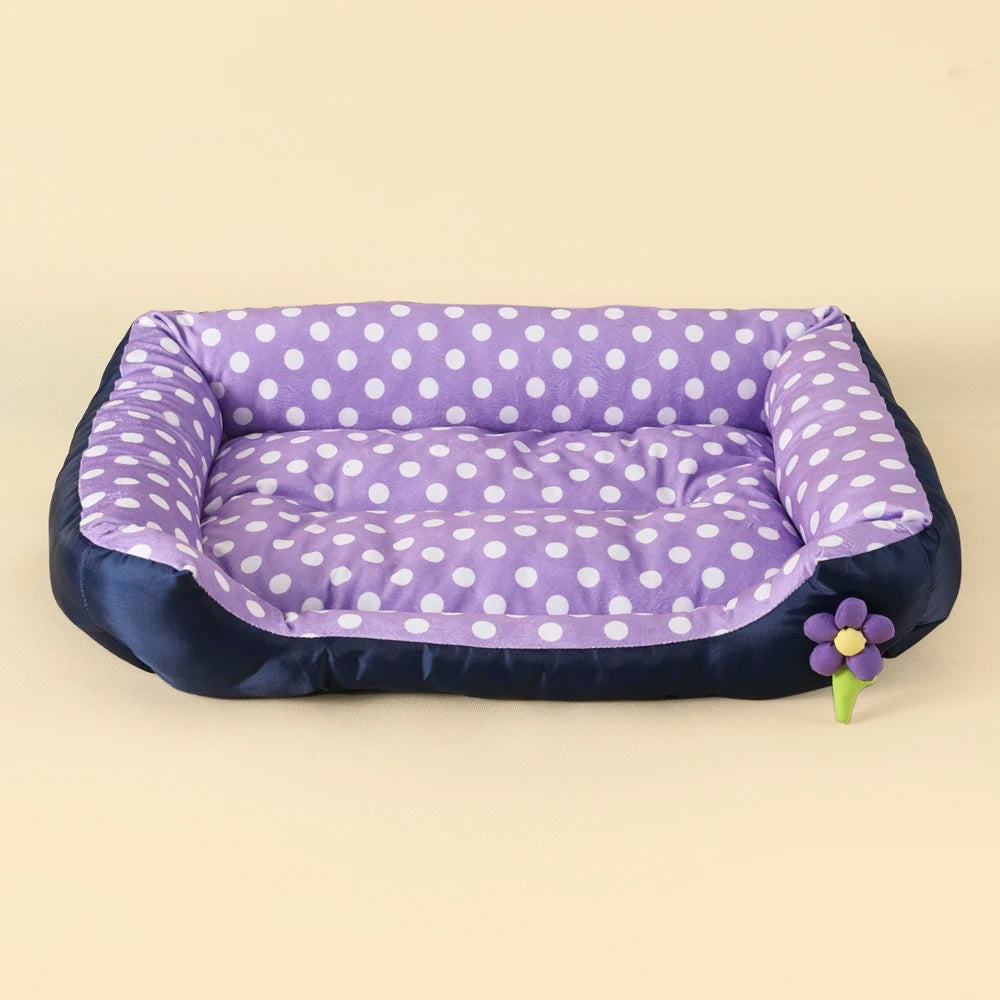 lit chien rose points blancs bleu marine points jaunes confortable moderne