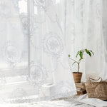 rideau floral polyester translucide champêtre blanc motif brodé vintage decoration extérieure