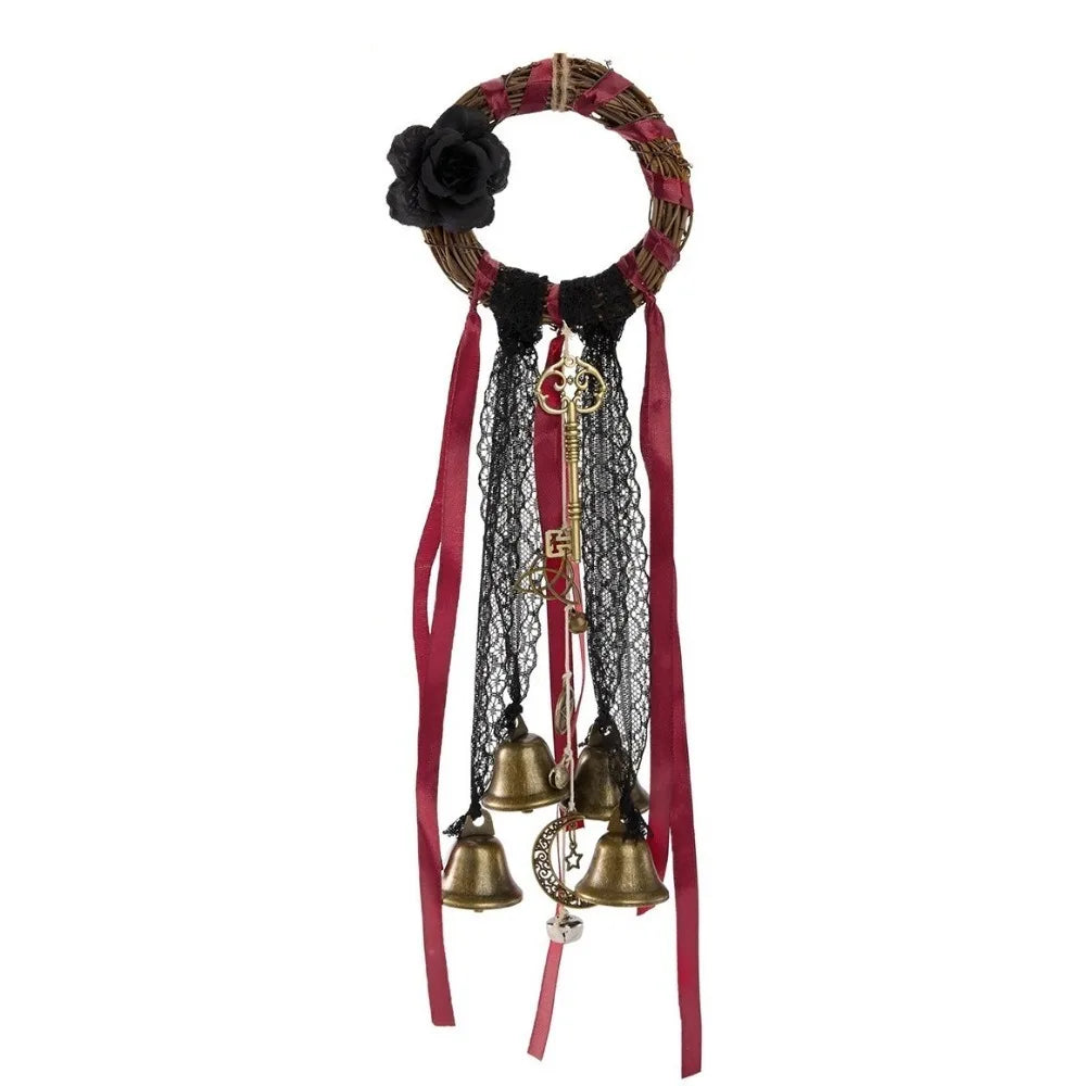 décoration boho chic couronne osier fleurs noires rubans dentelle cloches dorées porte
