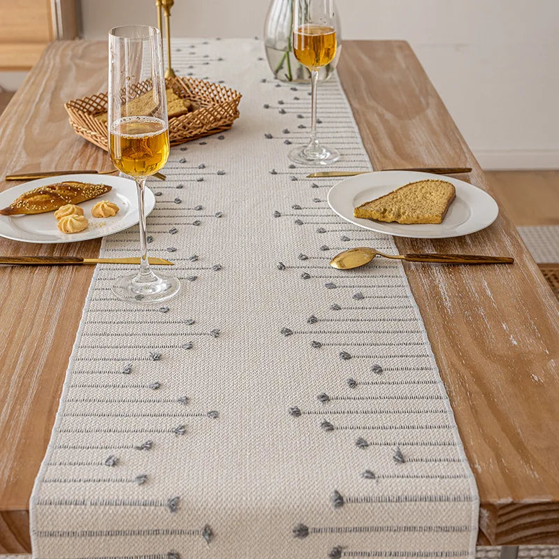 chemin table géométrique bohème franges crème gris décoration table bois rustique