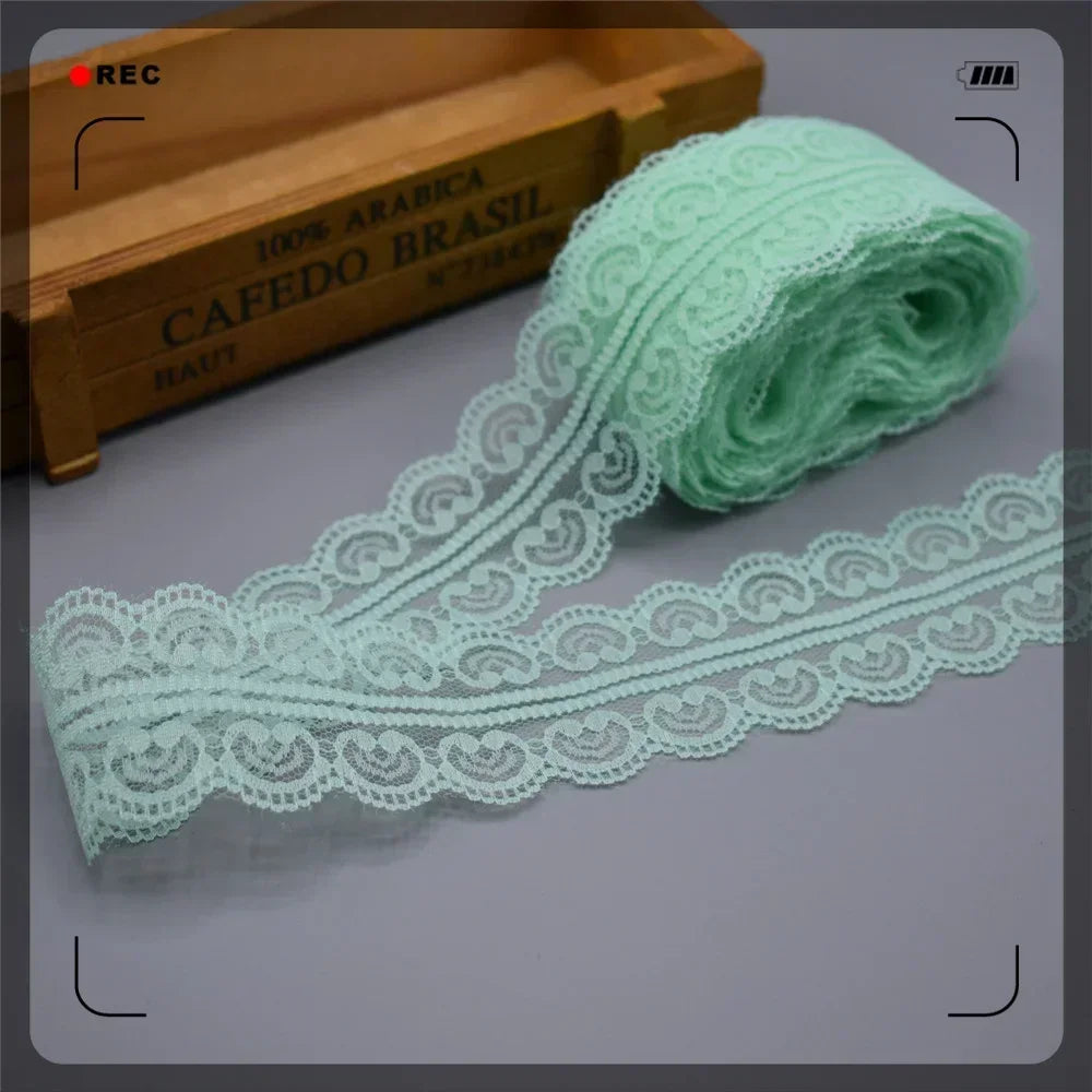 ruban dentelle motif floral violet jaune rose noir vert menthe mariage décoration classique 9mètres