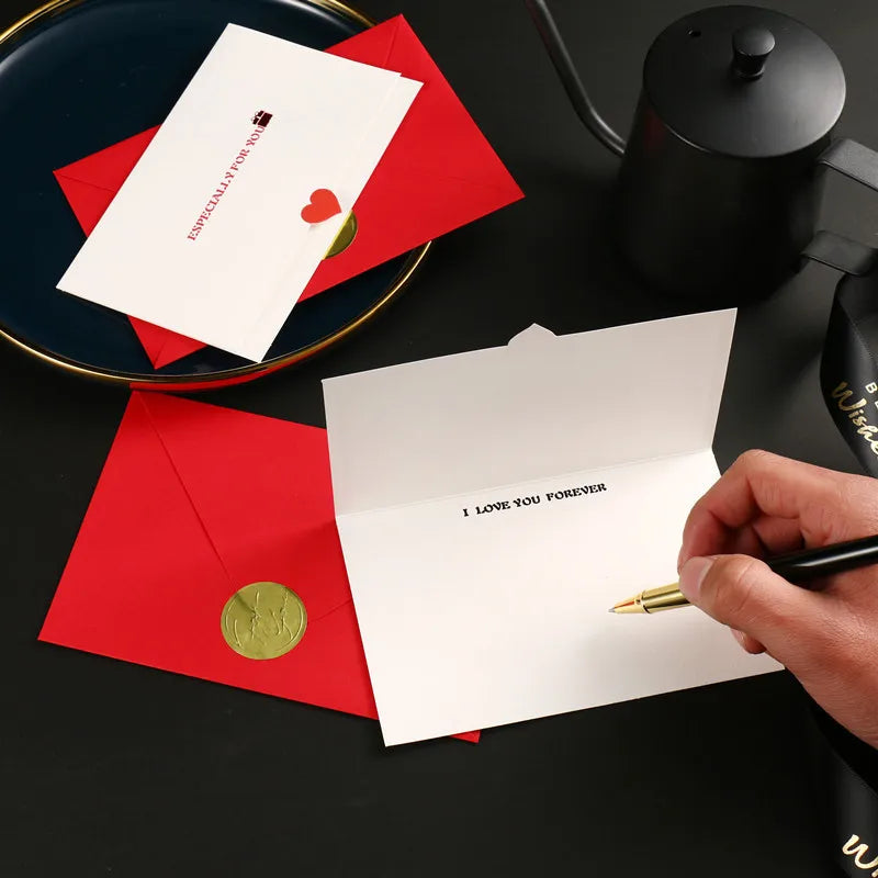 cartes postales anniversaire saint valentin coeurs rouges classiques romantiques blancs rouges timbres dorés enveloppes