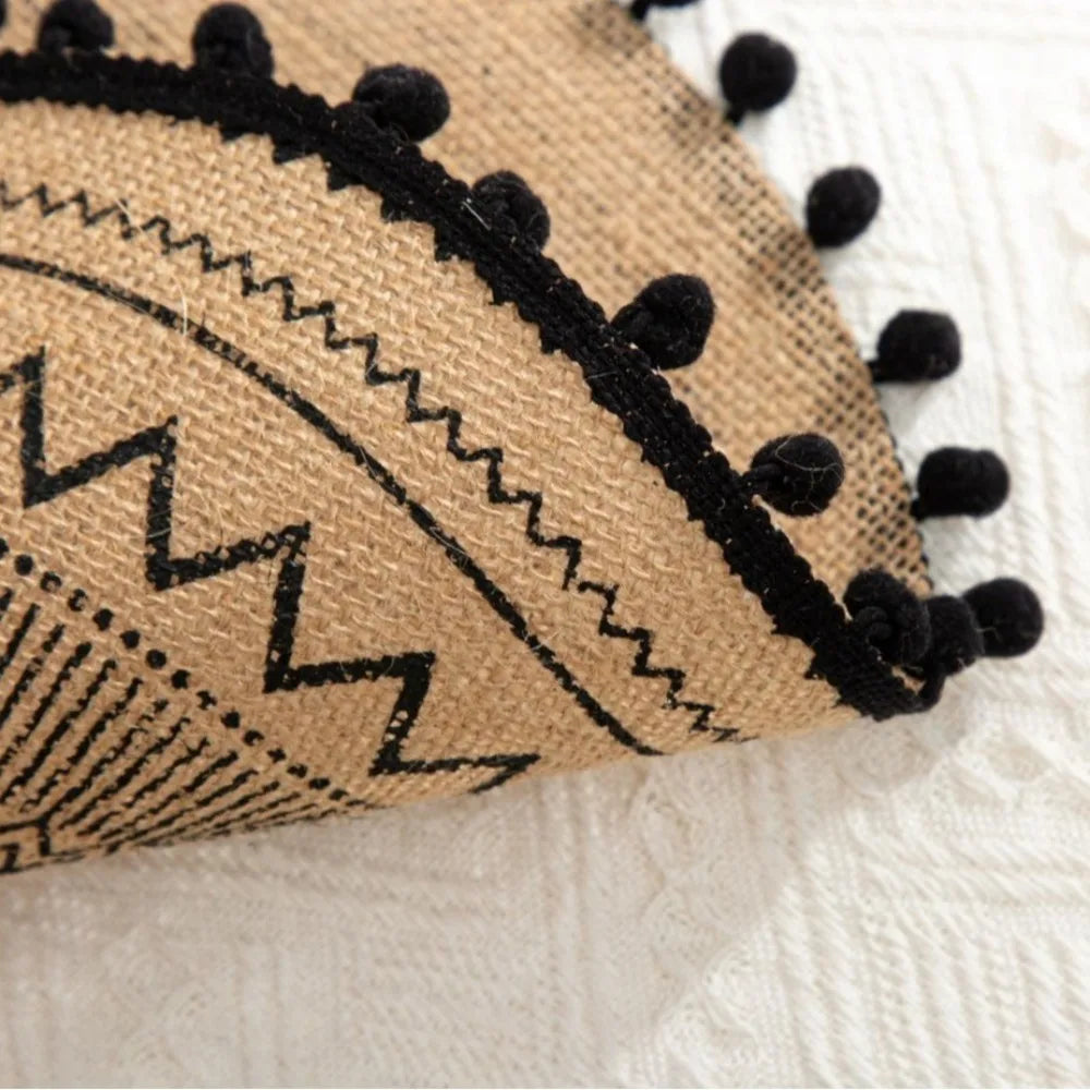 serviettes table boho chic beige noir motifs géométriques franges tissu lin opaques rondes