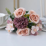 bouquet fleurs artificielles soie moderne blanc rose clair violet intérieur décoration anniversaire mariage table