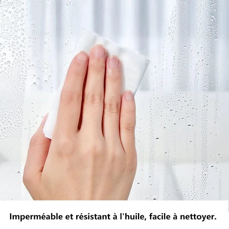 Rideau d'hiver transparent en gris avec lumière naturelle filtrée