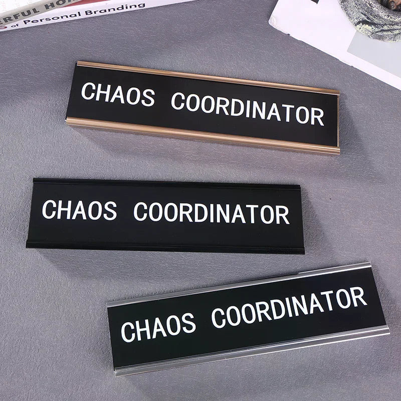 plaque noir chaos coordinator texte blanc professionnel sans fixation