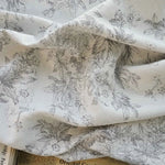 tissu polyester fleurs feuilles imprimé blanc gris classique vintage 150cm