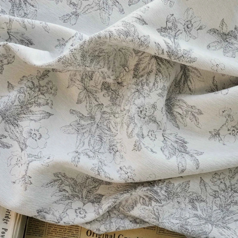 tissu polyester fleurs feuilles imprimé blanc gris classique vintage 150cm
