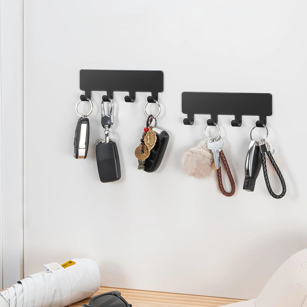 porte clés mural adhésif noir crochets pince pompon bijoux montre colliers minimalistes modernes