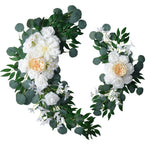décoration mariage arche blanche tulle fleurs artificielles roses feuilles vertesextérieur
