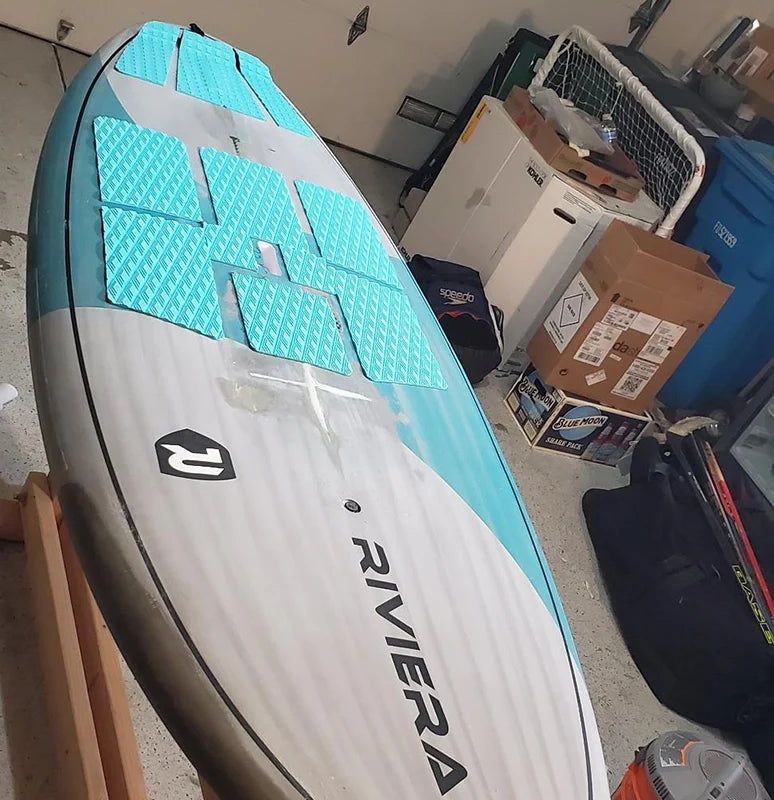 tapis antidérapant autoadhésif découpable surf paddleboard motifs abstraits diamantés blanc noir bleu