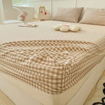 protège matelas carreaux bleu clair gris clair rose clair jaune clair vert clair classique