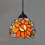 lampe suspendue tiffany multicolore motifs floraux stained glass couloir restaurant étude balcon