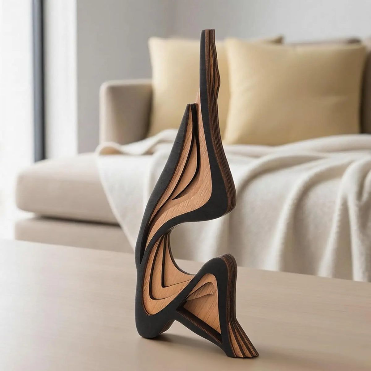 sculpture bois noir contemporaine rayures diagonales décoration intérieure minimaliste maison unique