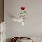 décoration murale moderne vase transparent main fleurs blanc rouge rose