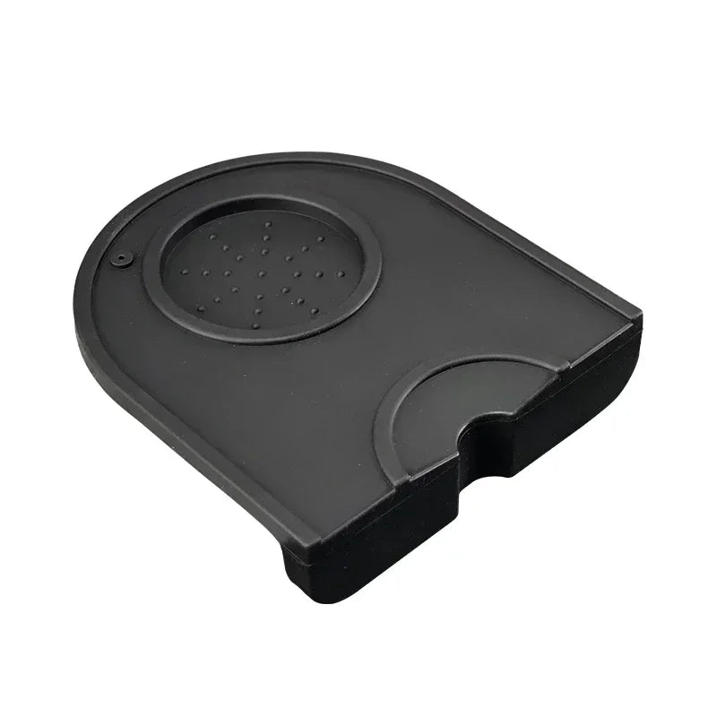 tapis antidérapant silicone noir support espresso tassement outil barista accessoire cuisine minimaliste fonctionnel