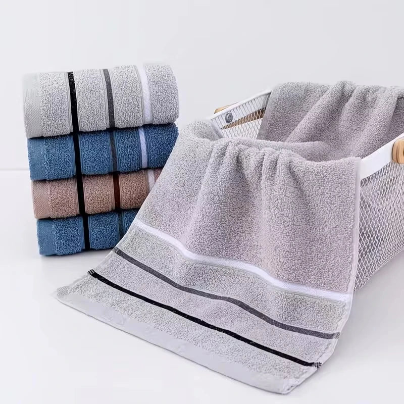 serviettes bain coton rayures horizontales gris clair bleu foncé moderne absorbantes duveteuses minimaliste