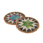 tapis tasse bohème motifs floraux assiettes décoratives cercles colorés bord marron tresse artisanal table