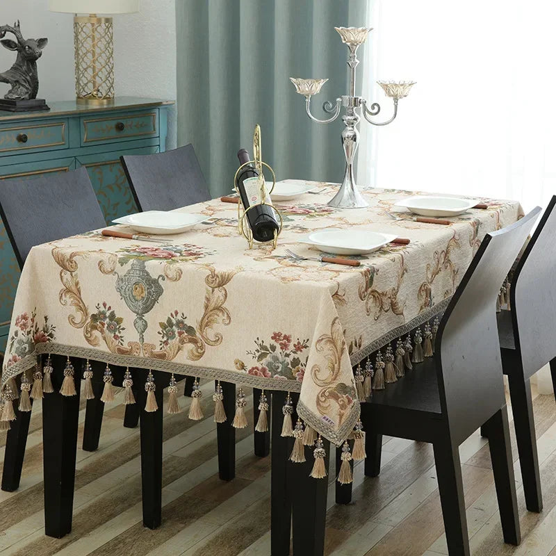 nappe table rectangulaire jacquard brodé motif floral luxe franges mariage