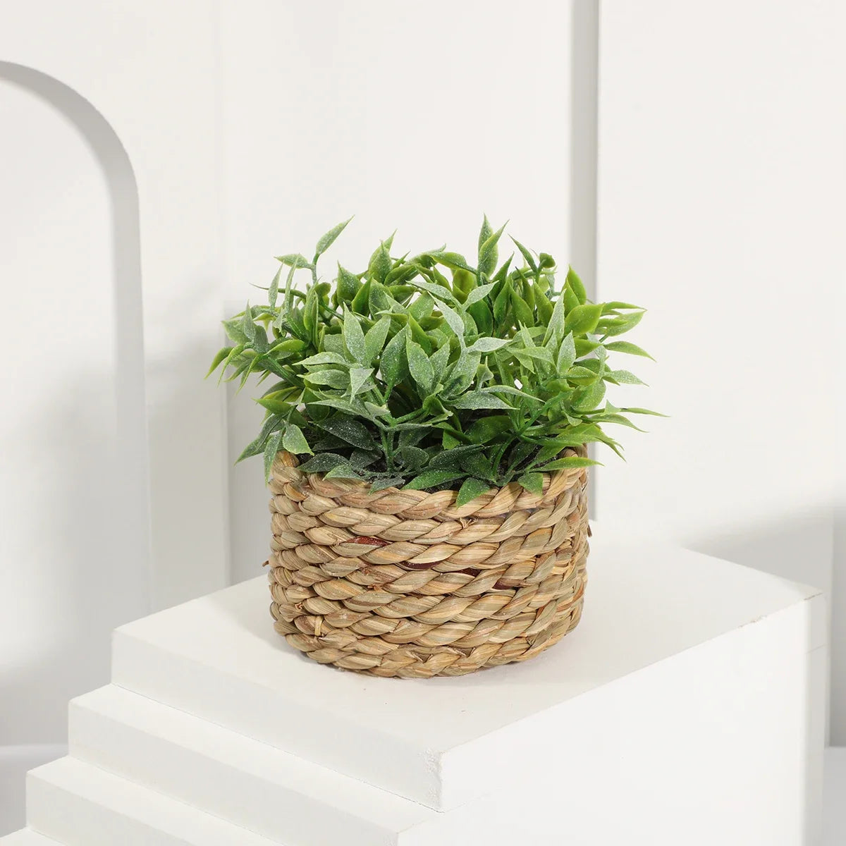 plante artificielle vert clair feuilles simples pot paille rustique décoration intérieure externe exposée