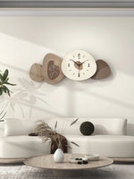 Horloge murale minimaliste 80 cm dans un intérieur contemporain