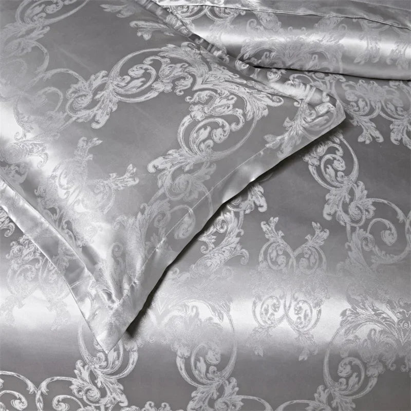 ensemble literie baroque gris clair blanc orné motifs floraux classique élégant taies d'oreiller