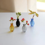 mini vases transparents modernes verre aimants réfrigérateur orange noir bleu violet floral arrangement décoration