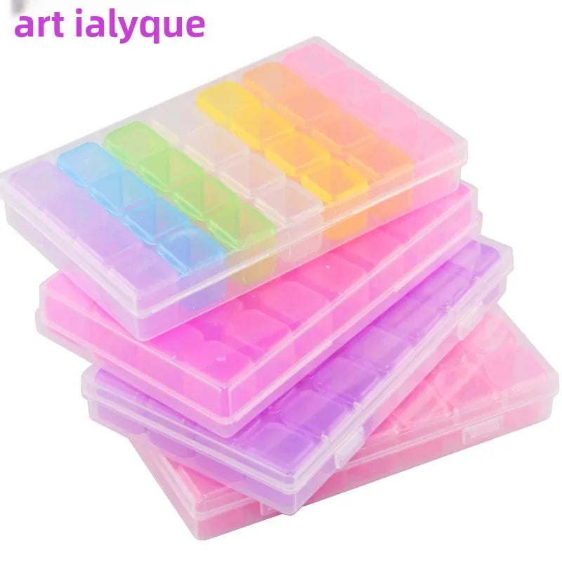 boîte rangement transparent compartiments multicolores accessoires nail art bijoux strass organisation pratique moderne
