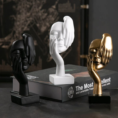 Statue abstraite résine visage pensif gris clair