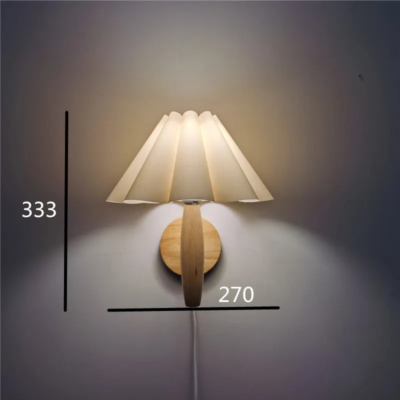 lampe murale plissée bois blanc moderne interrupteur bouton éclairage chambre coucher rustique