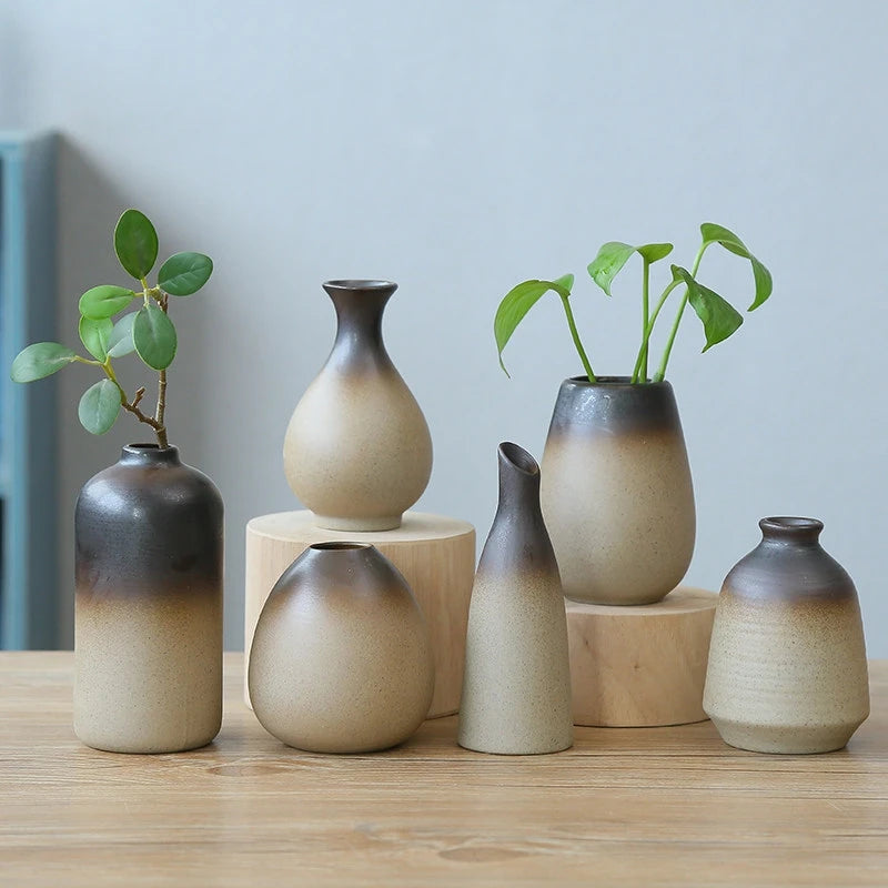 vase decoratif moderne minimaliste beige brun foncé texture grungy ombre douce decoration table fleur