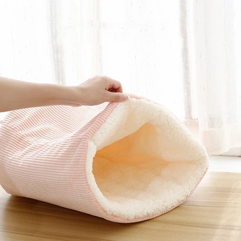 coussin chat velours doux bleu rose gris moderne rayures chats hiver automne confortable sécurisant