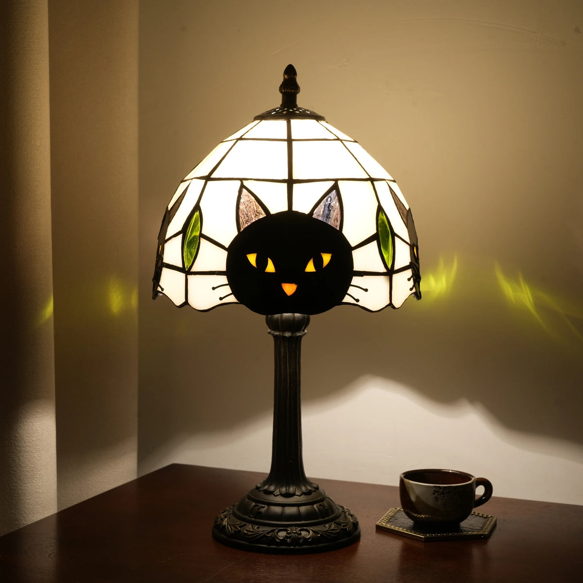 lampe table tiffany cat face stained glass noir blanc verte jaune vitrail