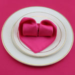 serviette table satin pliée forme coeur mariage décoration fête