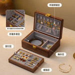 boîte bijoux bois foncé classique gravure fleurs bouton doré anneaux boucles oreilles bracelets tissu