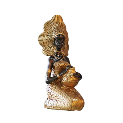Sculpture africaine femme noire en résine sur étagère